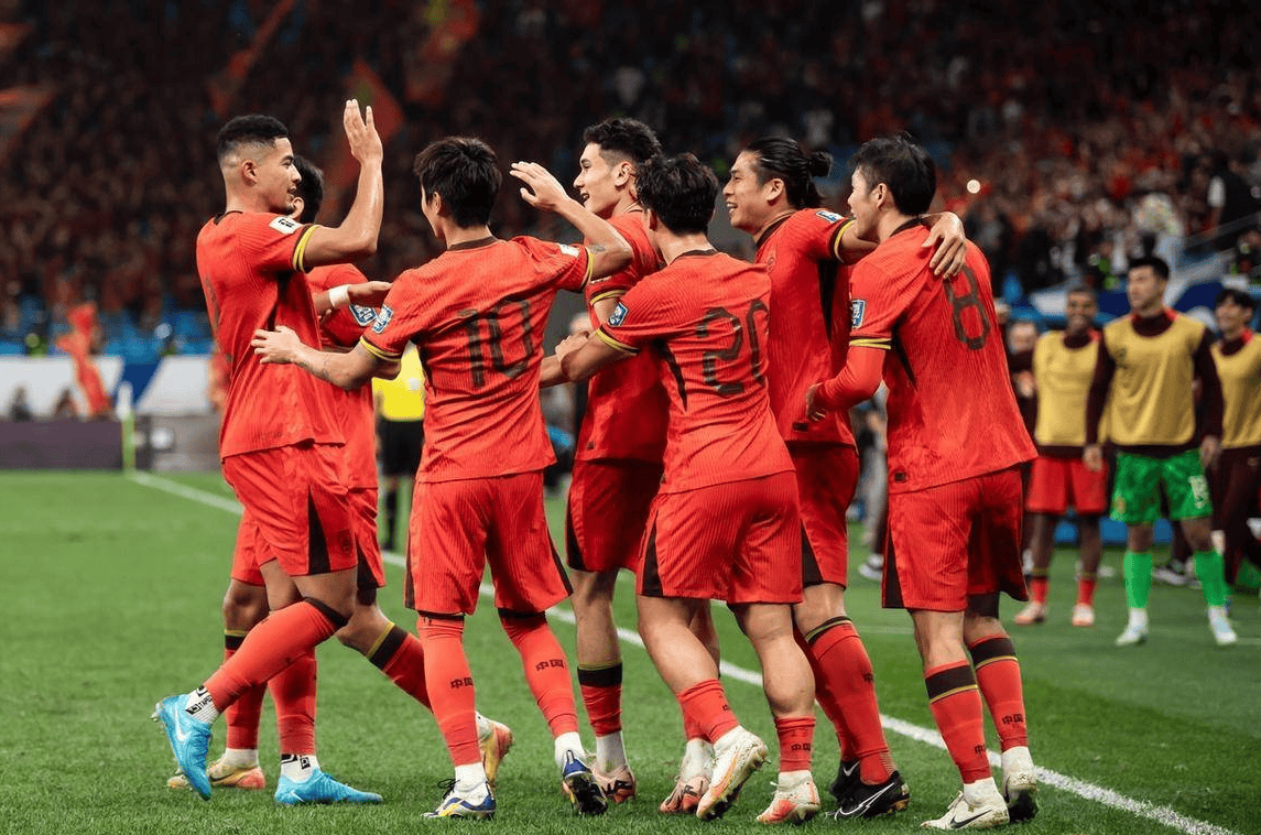 弱队逆袭豪强真实的世界杯赛场展现