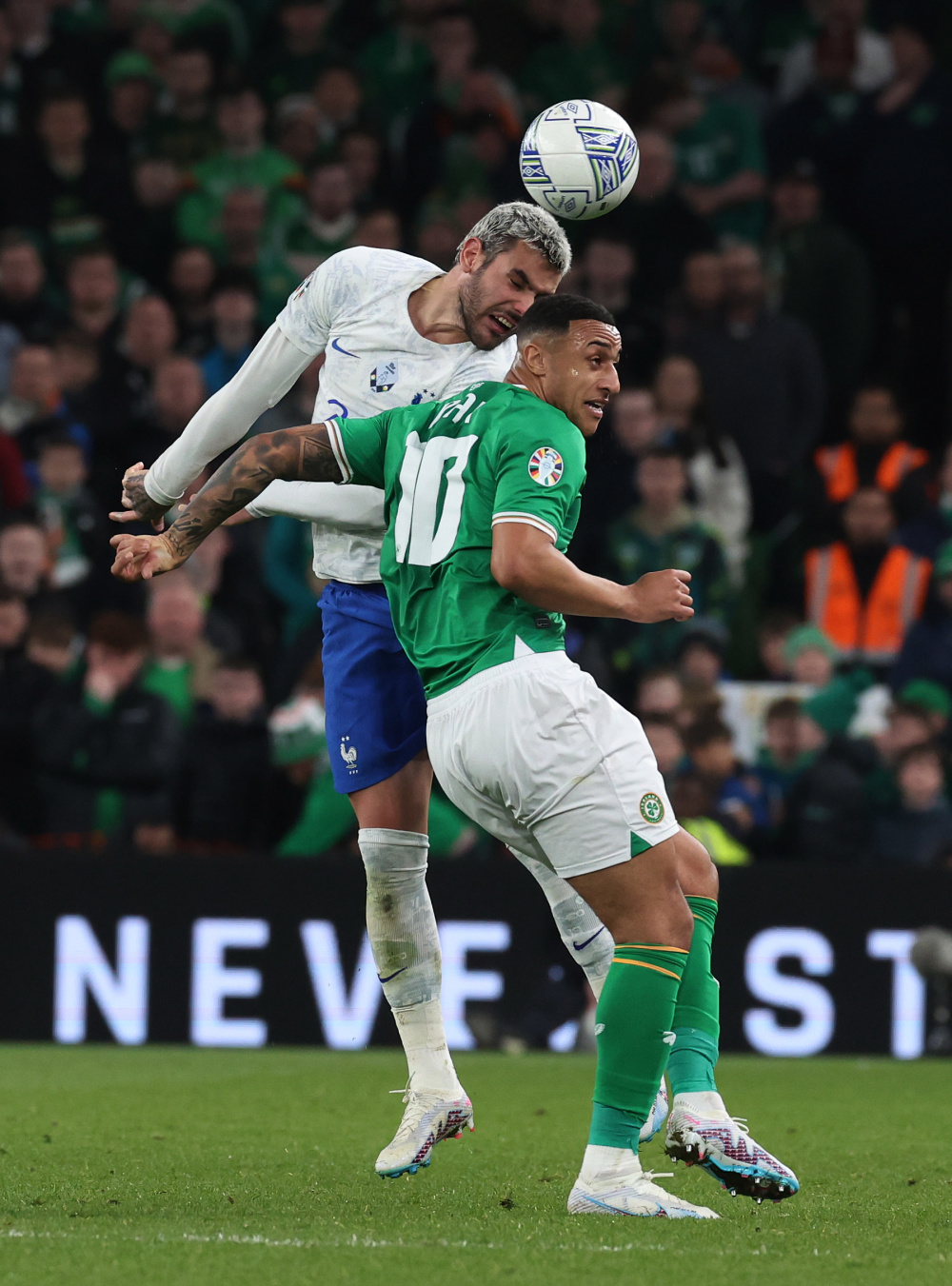 爱尔兰队在预选赛中势不可挡轻松晋级