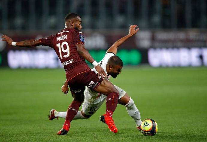 包含瓦伦西亚客场胜亚眠，保持势头不减的词条