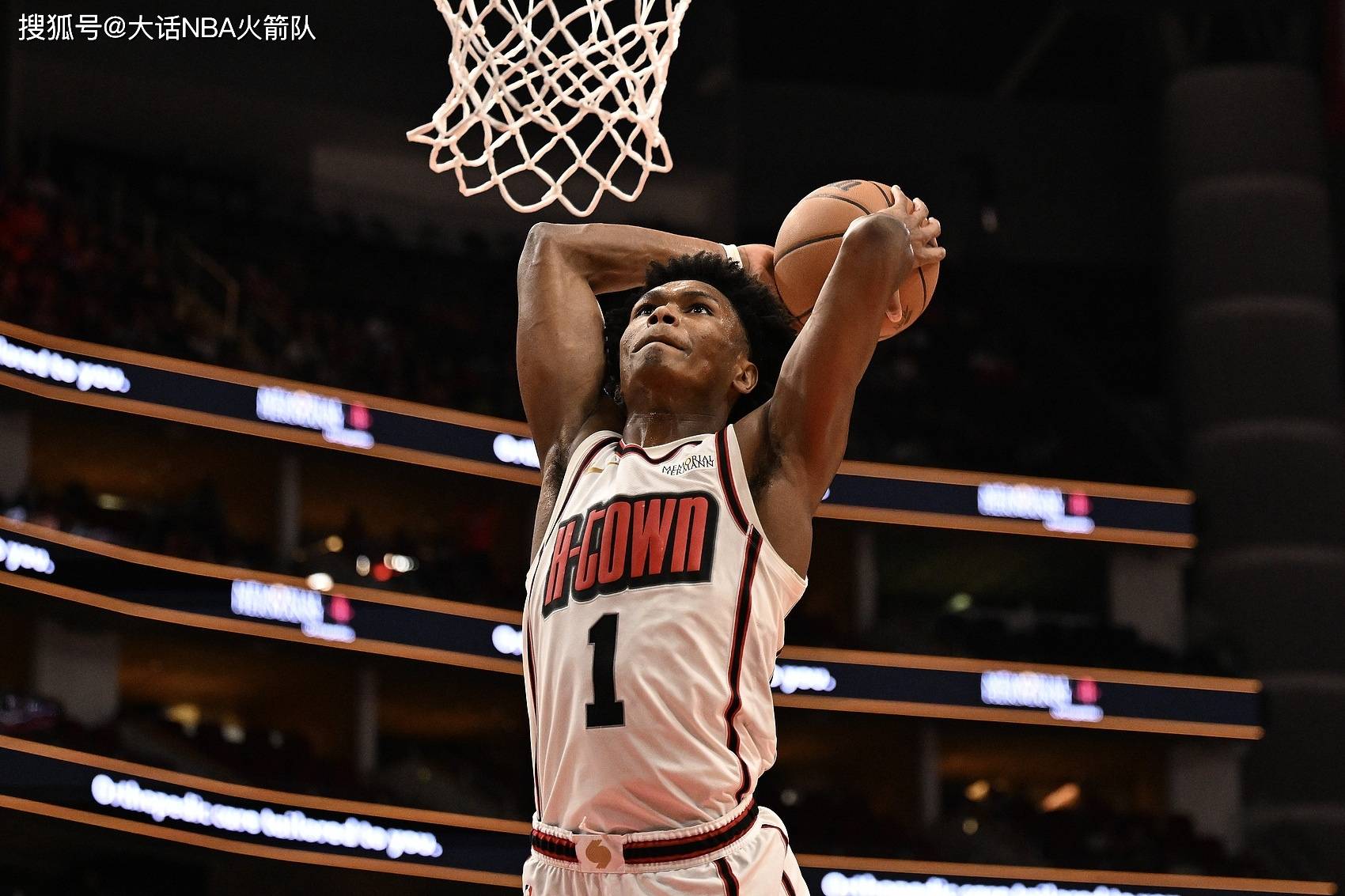 火箭关键比赛憾负，球队士气受挫急需调整