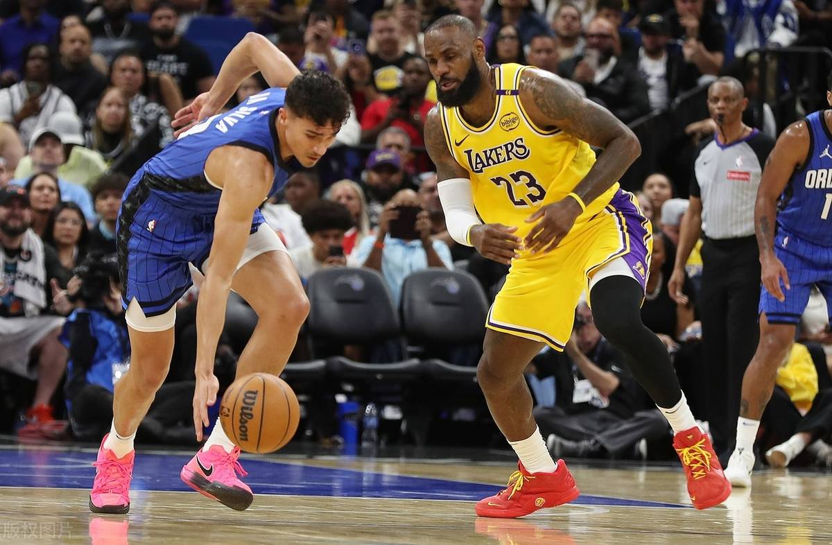 包含湖人遭遇三连败，内外线配合乏力令人忧心的词条