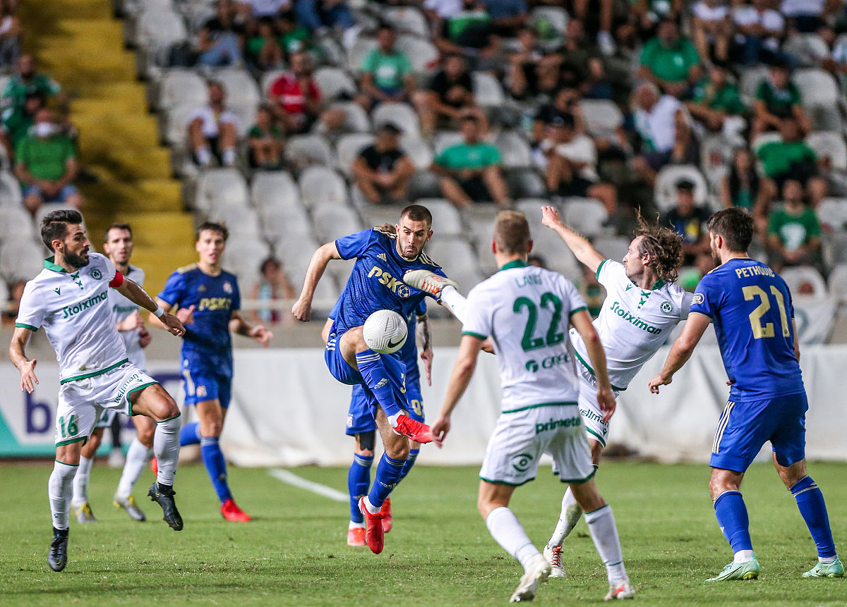 包含抢占先机：欧洲足球精英赛场热血激战的词条