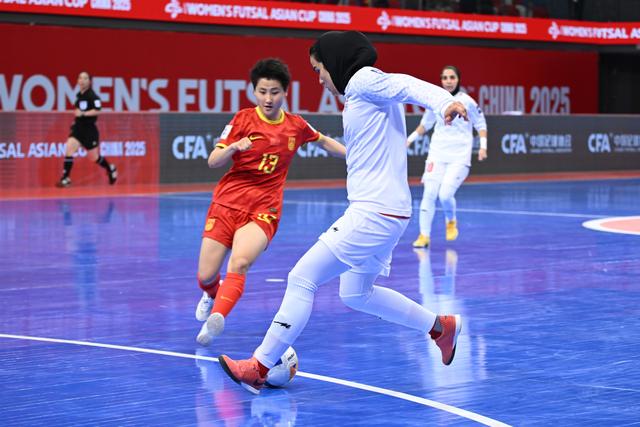 亚洲杯足球比赛纷呈风采，中国代表斩获殊荣