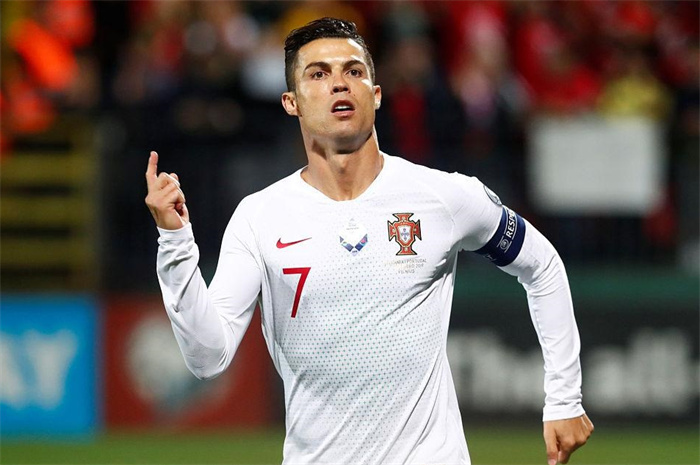 关于C罗回归赛场，比分优势明显首场状态亮眼，尤文图斯观众沸腾！的信息